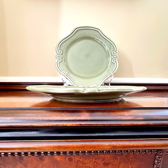 Two beautiful decor plates - Picture 2 of 5